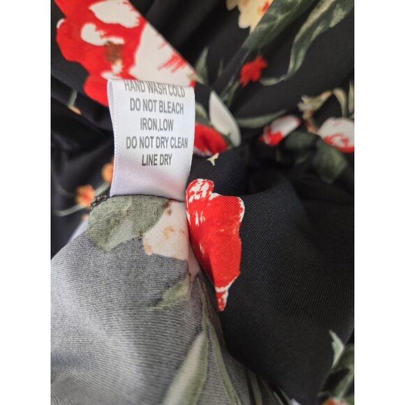 Ups & Downs Women's 2X Faux Wrap Dress Black Floral Print Runs Small - Picture 7 of 7